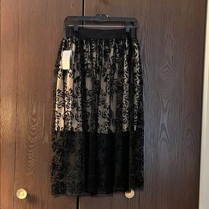 Metrowear midi black lace skirt with beige underlay. Size Medium. NWT